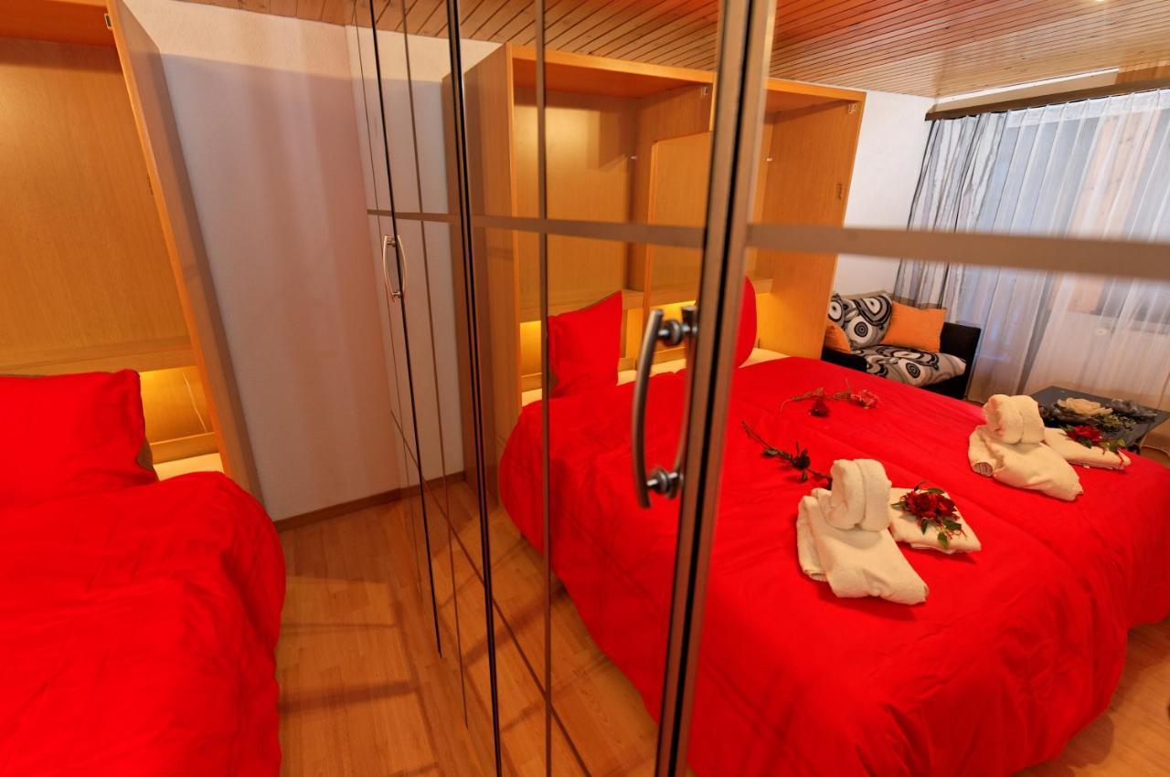 Ferienwohnung Waldheim Grächen Zimmer foto